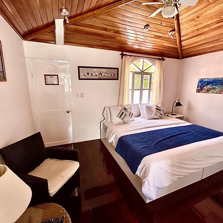 Hotel Angermeyer Waterfront Inn Puerto Ayora  Extérieur photo