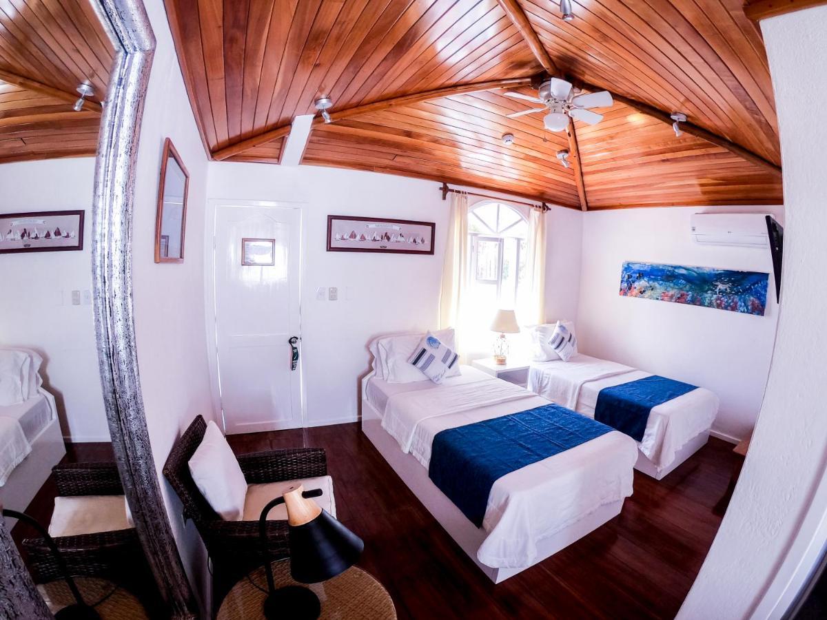 Hotel Angermeyer Waterfront Inn Puerto Ayora  Extérieur photo