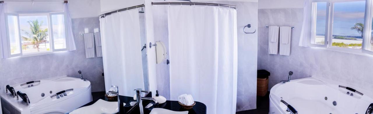 Hotel Angermeyer Waterfront Inn Puerto Ayora  Extérieur photo