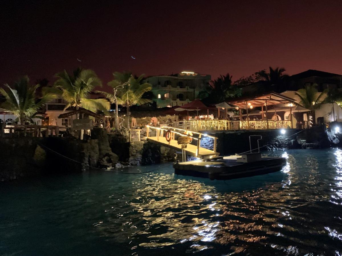 Hotel Angermeyer Waterfront Inn Puerto Ayora  Extérieur photo