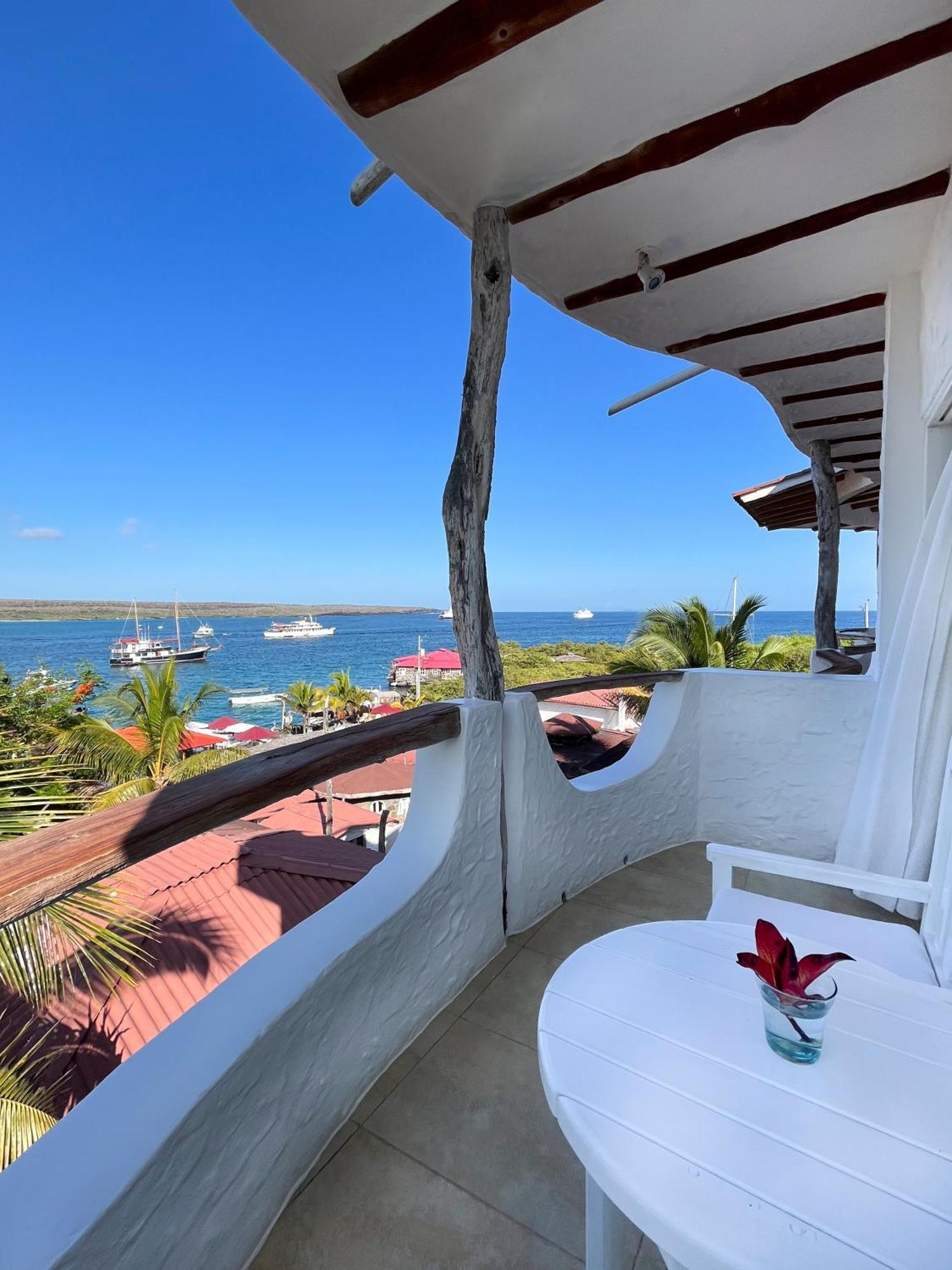 Hotel Angermeyer Waterfront Inn Puerto Ayora  Extérieur photo