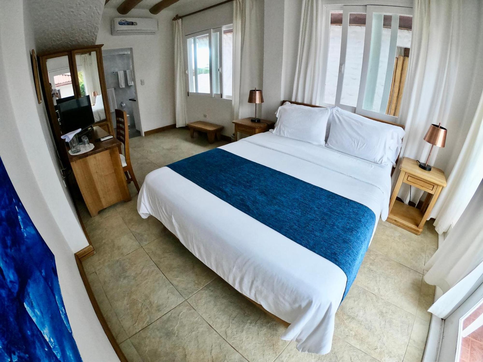 Hotel Angermeyer Waterfront Inn Puerto Ayora  Extérieur photo