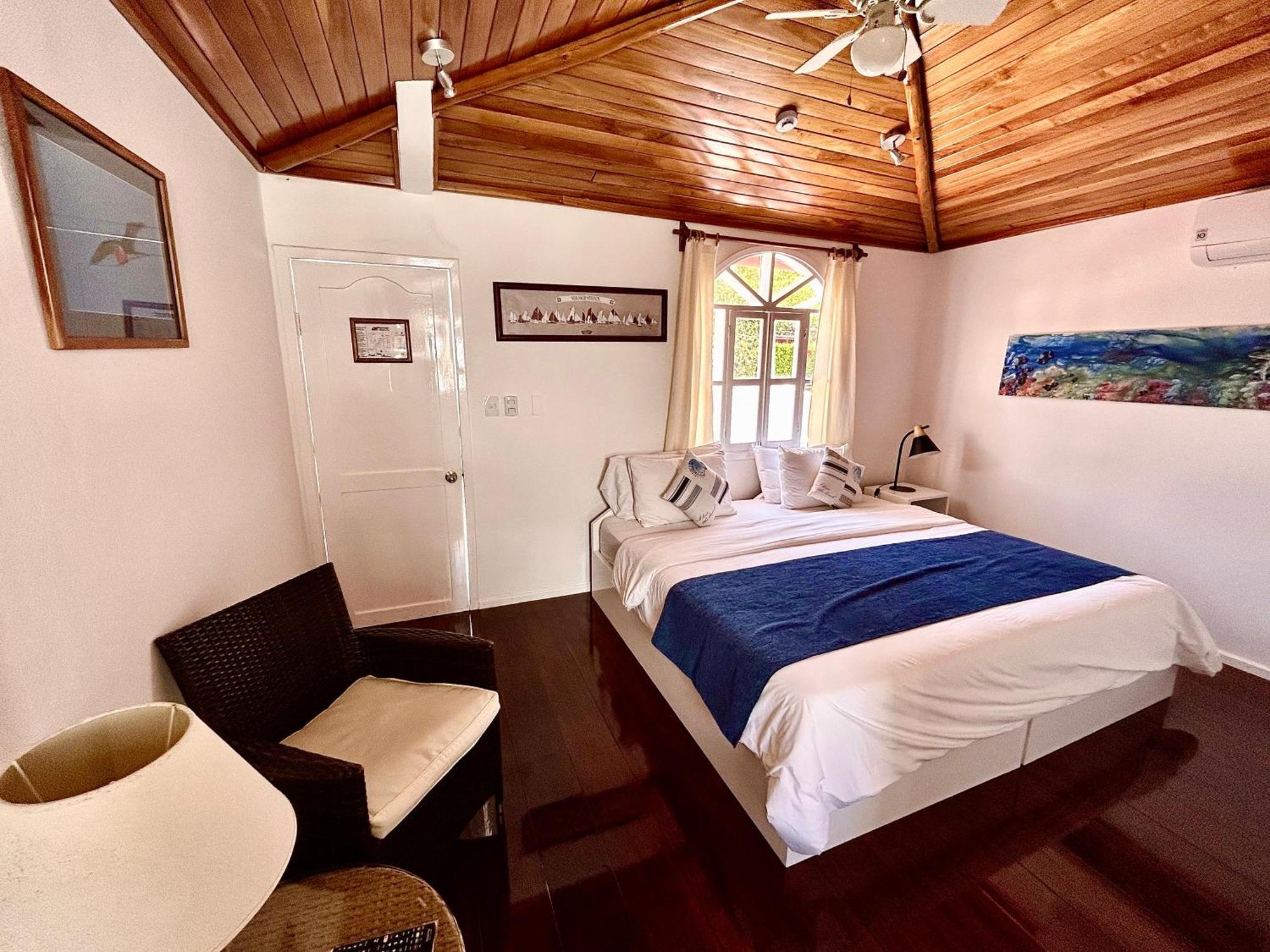 Hotel Angermeyer Waterfront Inn Puerto Ayora  Extérieur photo