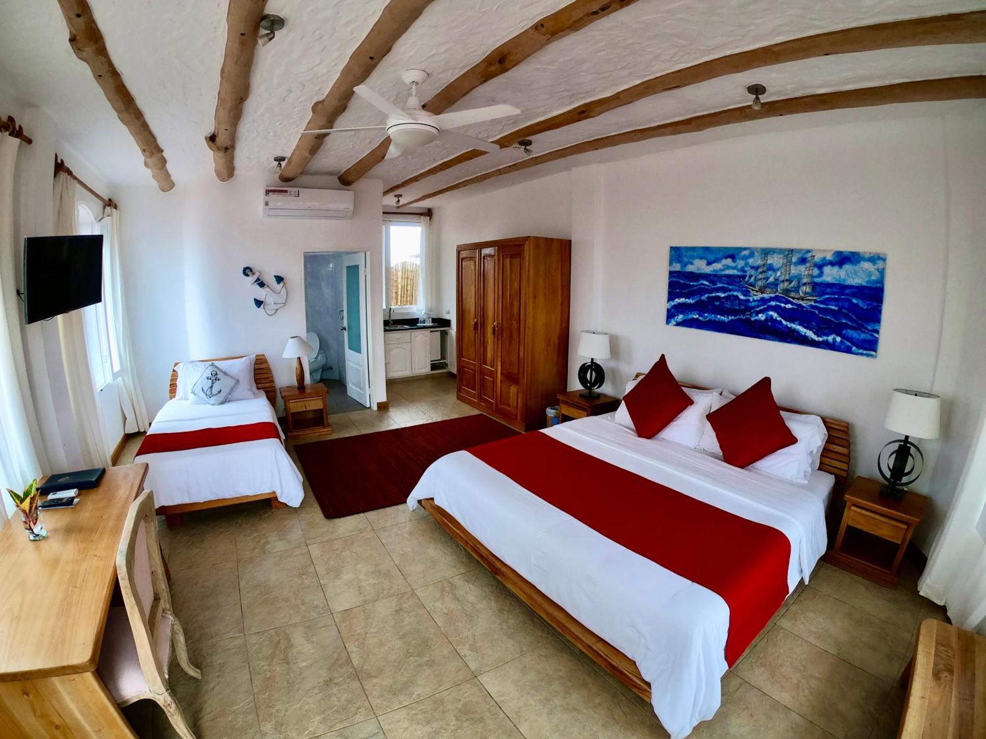 Hotel Angermeyer Waterfront Inn Puerto Ayora  Extérieur photo