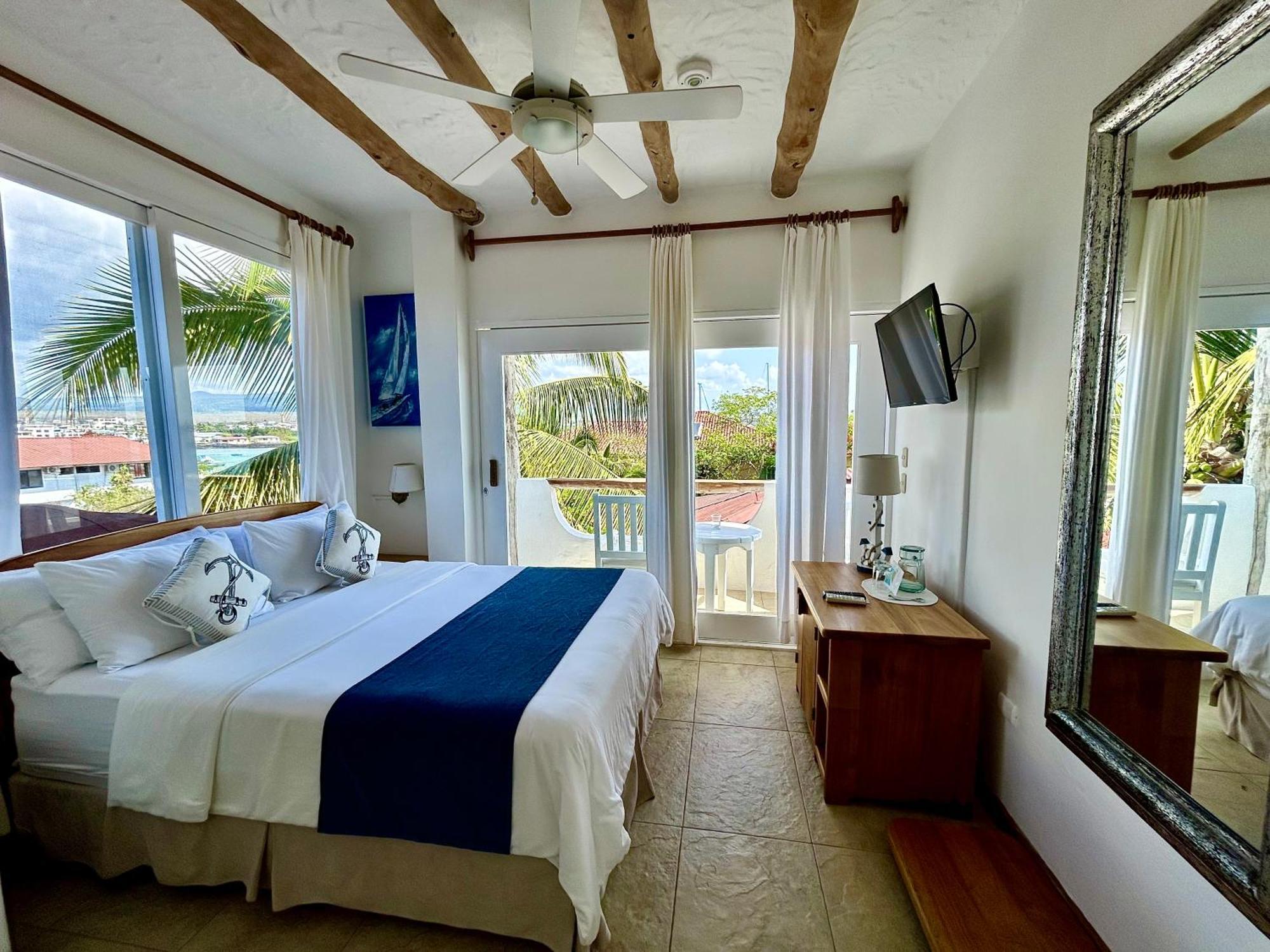 Hotel Angermeyer Waterfront Inn Puerto Ayora  Extérieur photo
