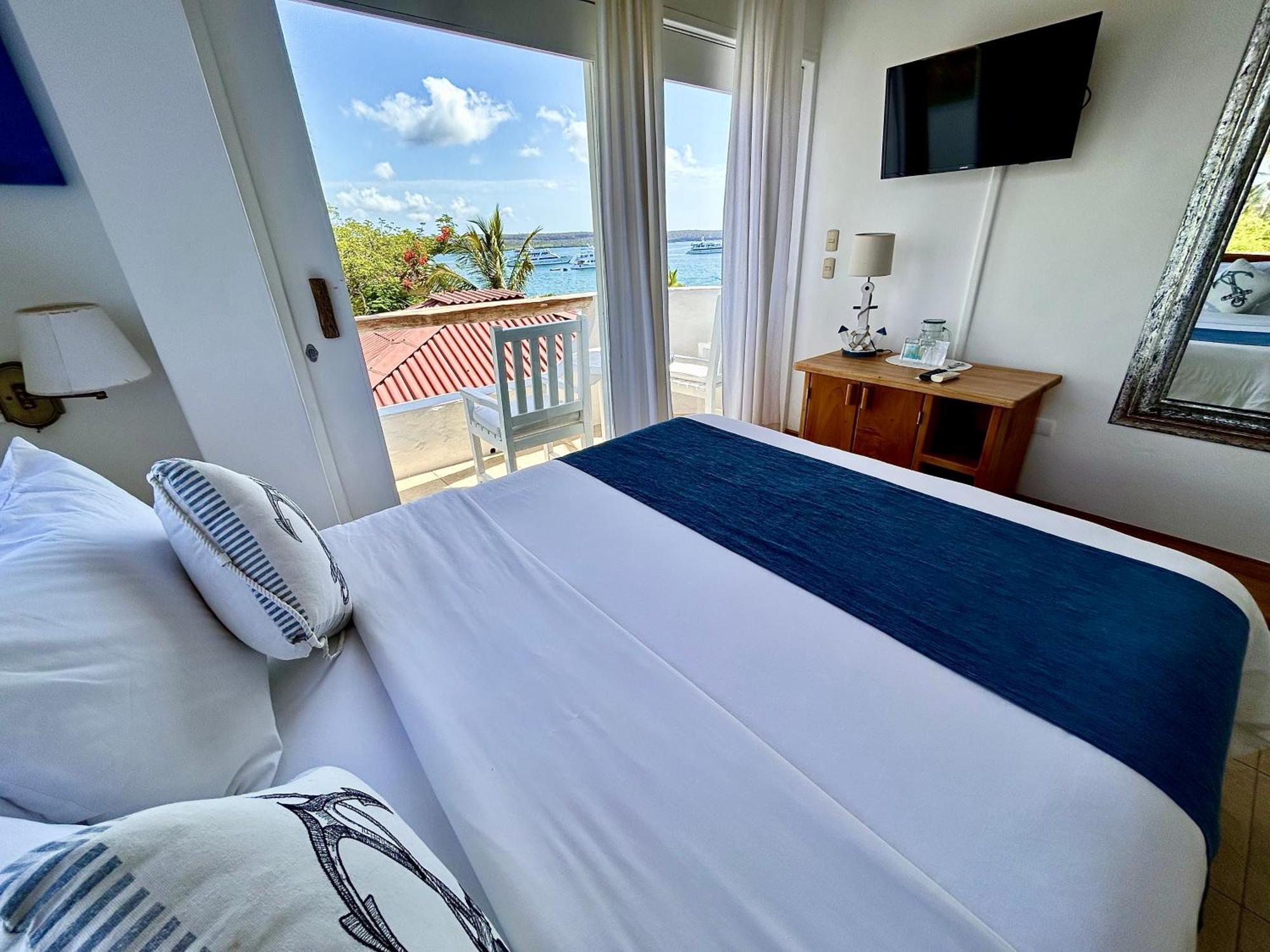 Hotel Angermeyer Waterfront Inn Puerto Ayora  Extérieur photo