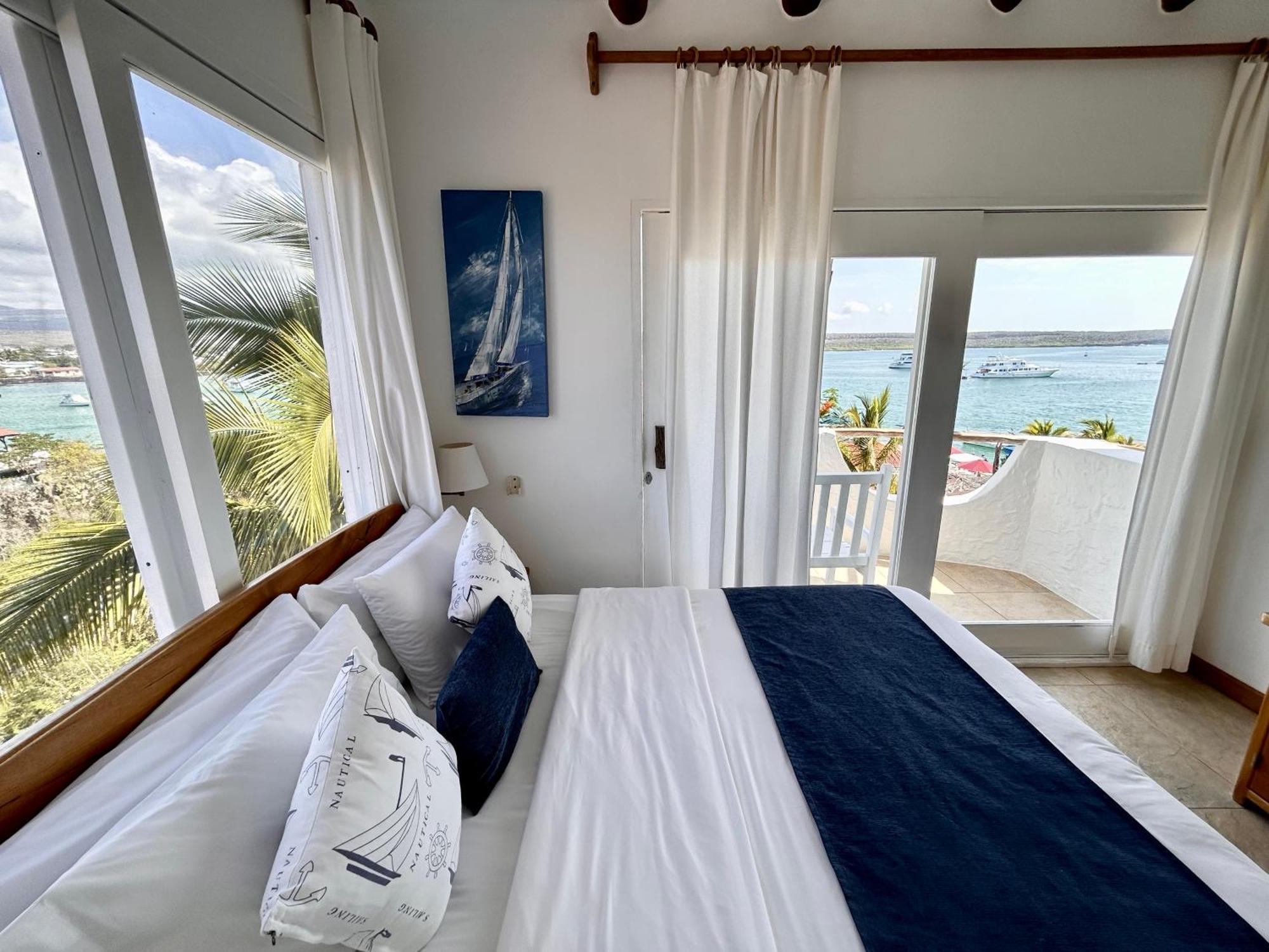 Hotel Angermeyer Waterfront Inn Puerto Ayora  Extérieur photo