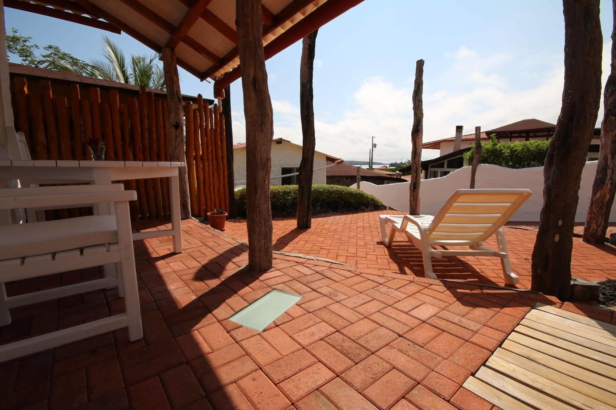 Hotel Angermeyer Waterfront Inn Puerto Ayora  Extérieur photo