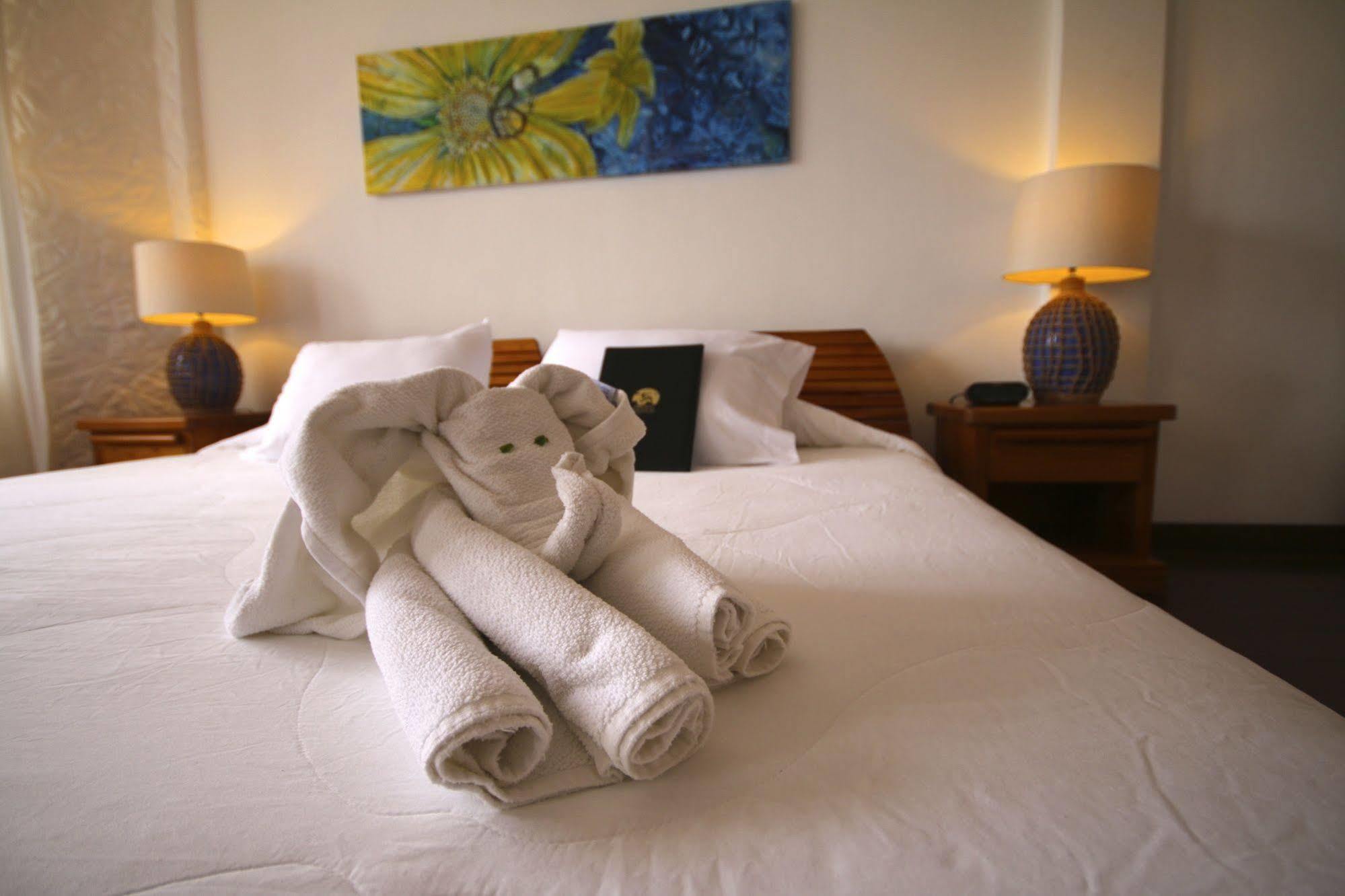 Hotel Angermeyer Waterfront Inn Puerto Ayora  Extérieur photo