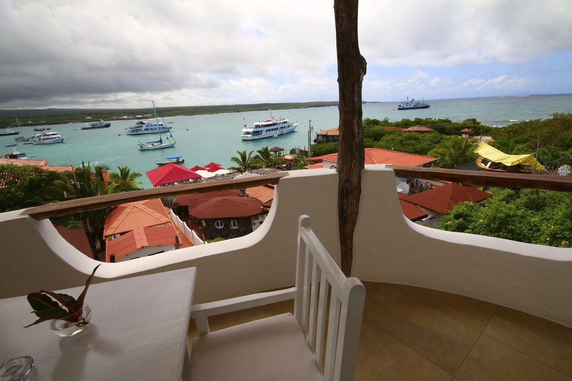 Hotel Angermeyer Waterfront Inn Puerto Ayora  Extérieur photo